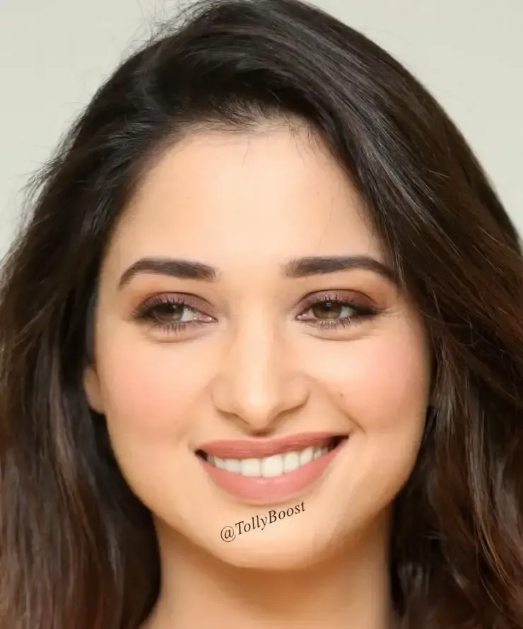 BEAUTIFUL INDIAN GIRL TAMANNAAH BHATIA FACE CLOSEUP STILLS 12